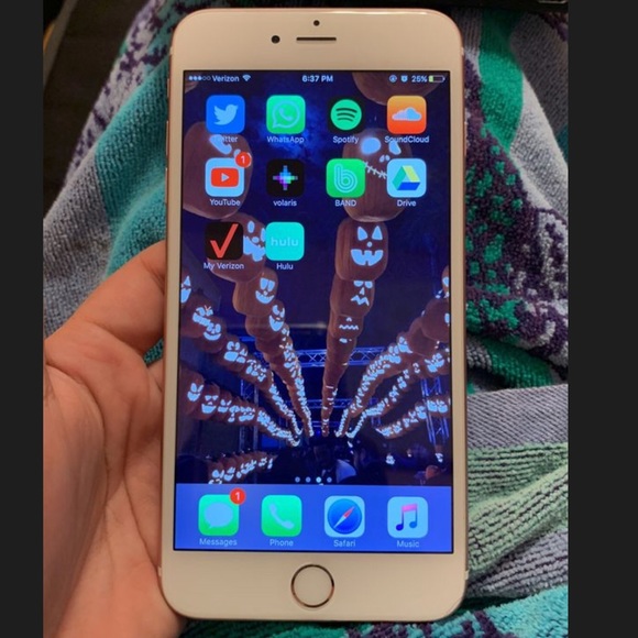 iPhone 6 - Picture 1 of 3